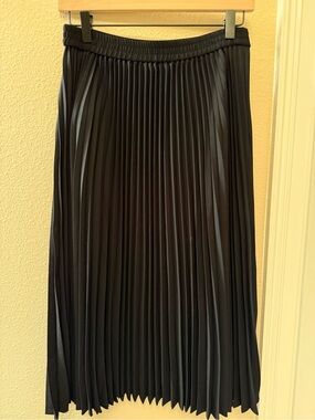 Halogen Black Pleated Midi Skirt